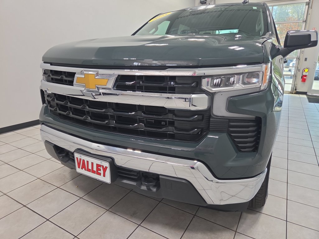 Used 2025 Chevrolet Silverado 1500 LT AWD/4WD image 25