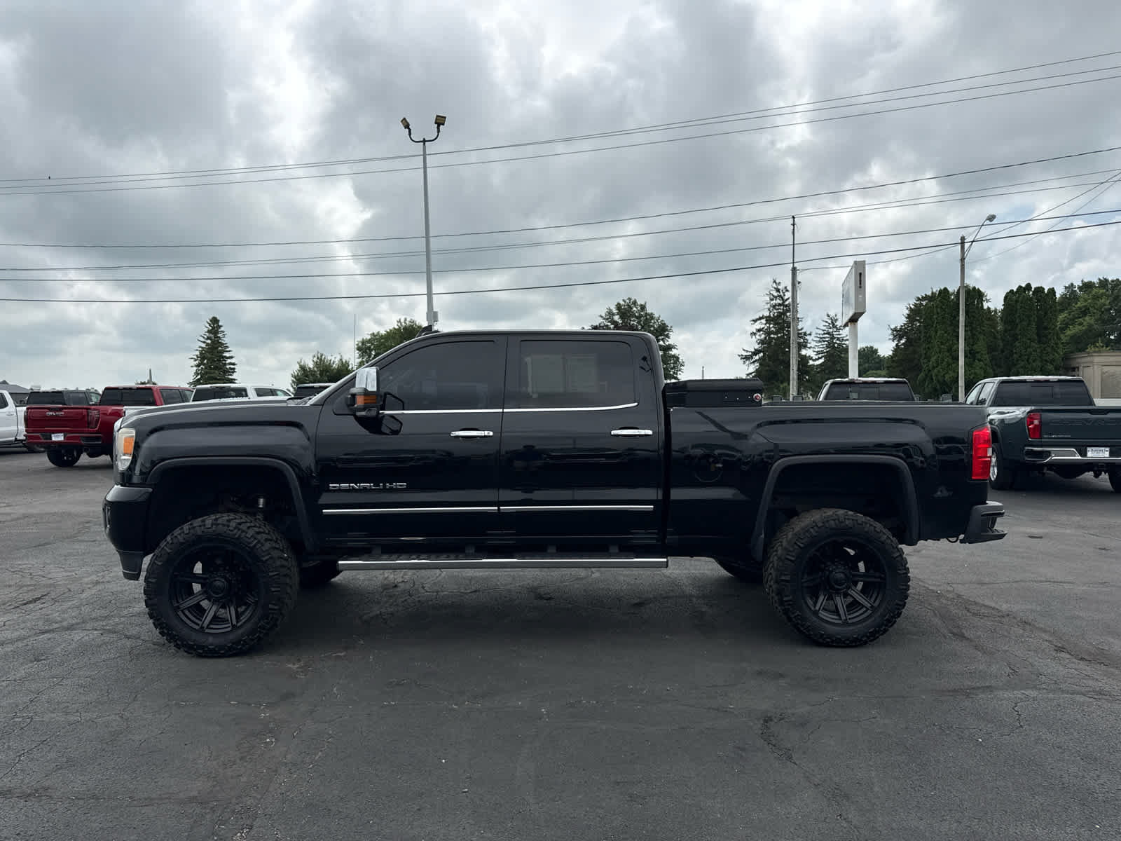 Used 2016 GMC Sierra 2500 Denali w/ Duramax Plus Package AWD/4WD image 2
