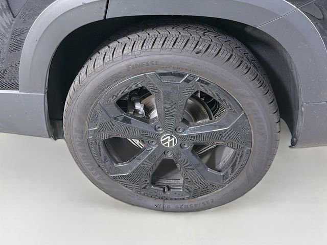 New 2025 Volkswagen Taos SE image 31