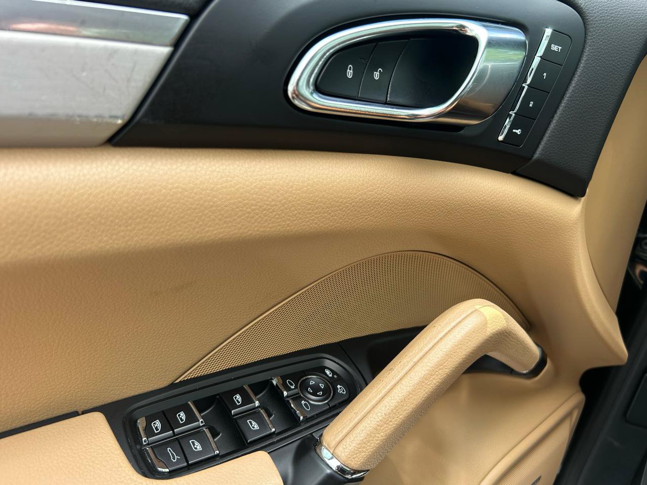 Used 2017 Porsche Cayenne S w/ Premium Plus Package AWD/4WD image 23