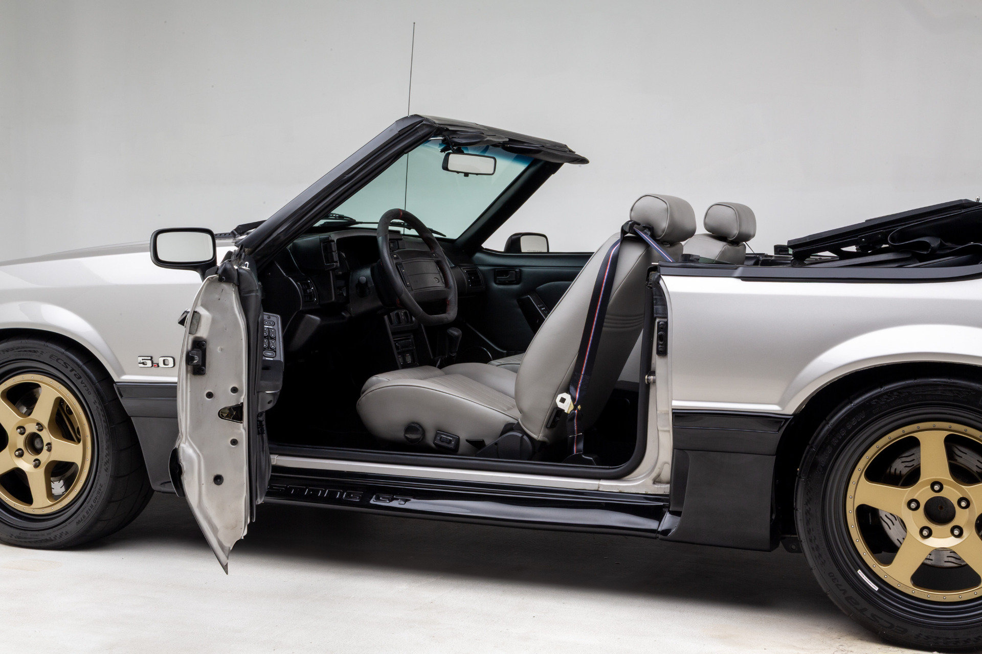 Used 1990 Ford Mustang GT RWD image 28