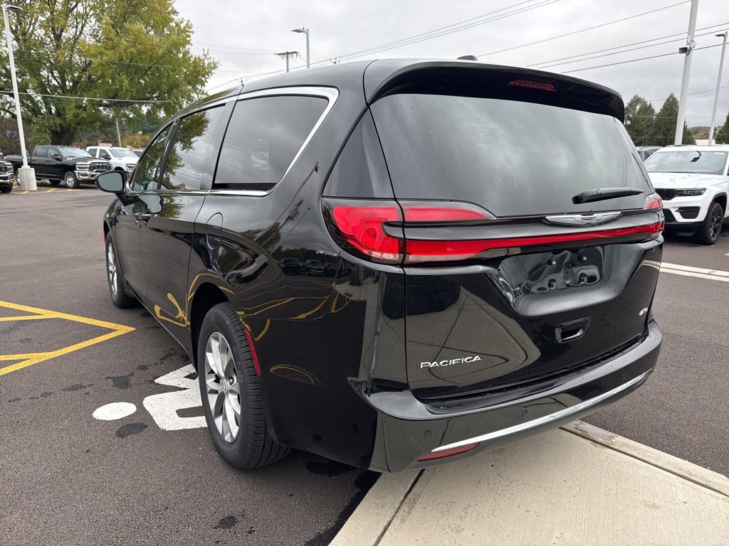 New 2026 Chrysler Pacifica Select image 5