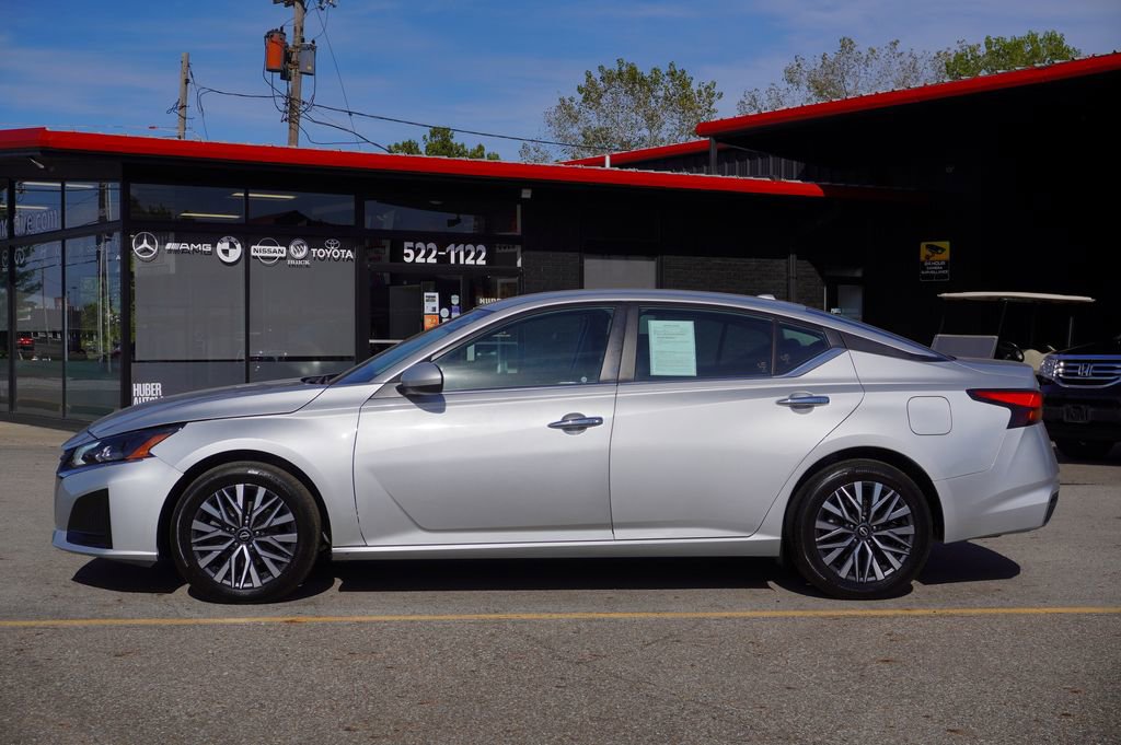 Used 2023 Nissan Altima 2.5 SV image 4