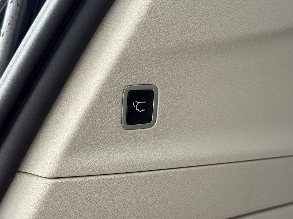 Used 2020 Chrysler Voyager Lxi image 10