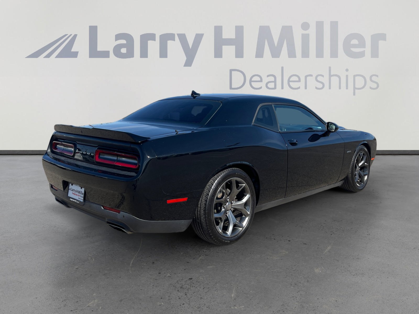 Used 2015 Dodge Challenger R/T Plus RWD image 5
