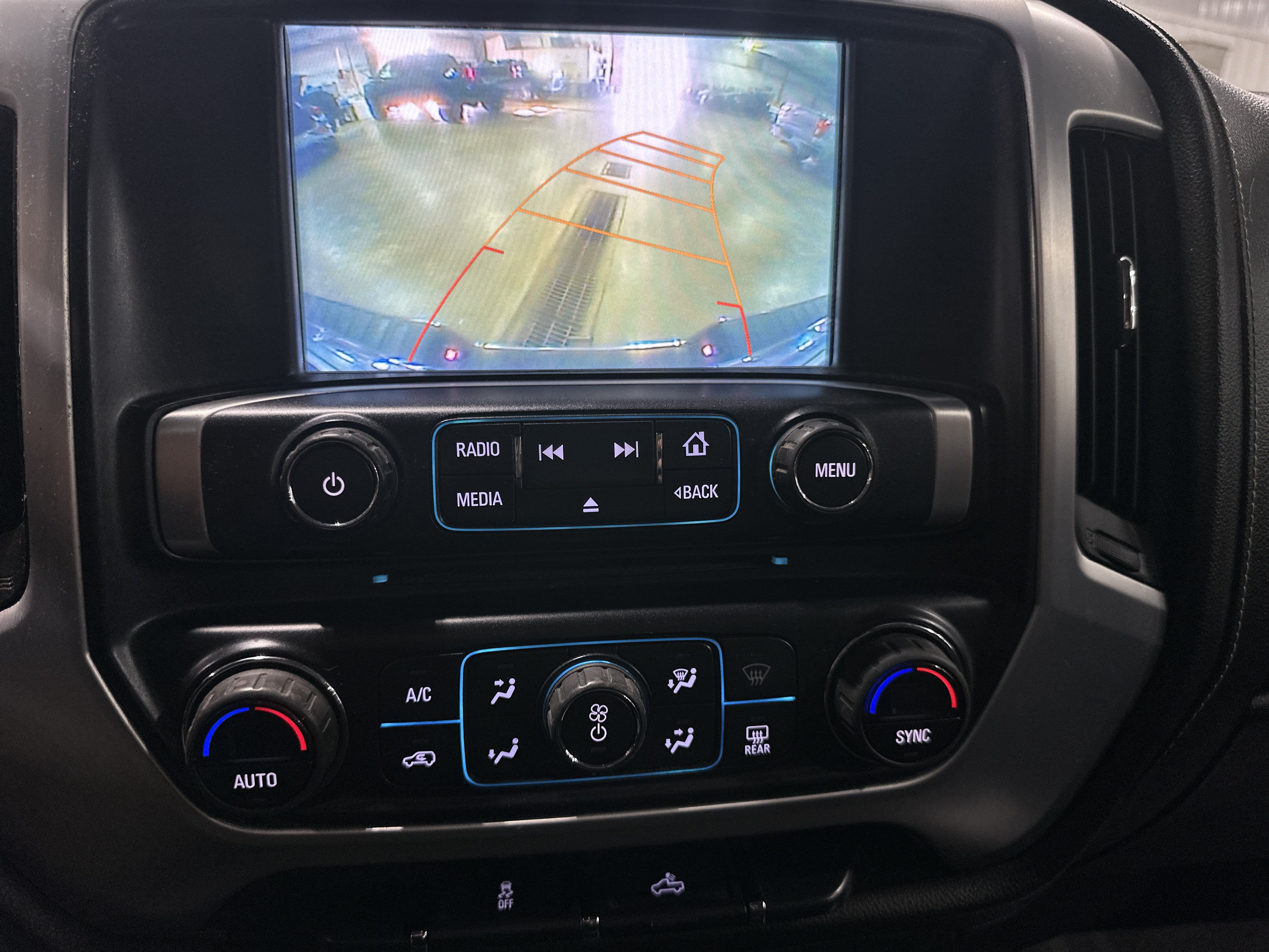 Used 2017 GMC Sierra 2500 SLE w/ HD SLE Preferred Plus Package AWD/4WD image 19