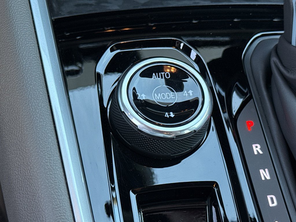 Used 2024 Chevrolet Colorado ZR2 w/ Technology Package image 17