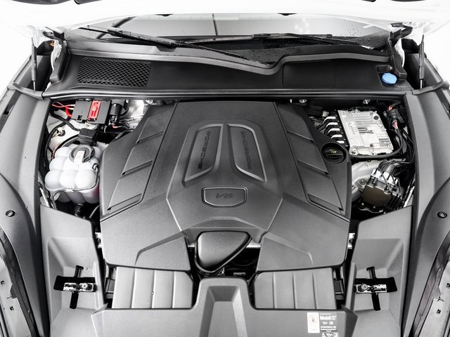 Used 2025 Porsche Cayenne image 27