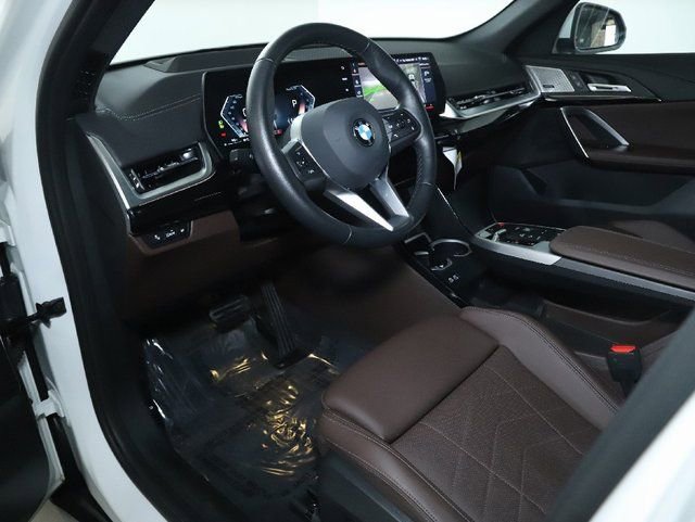 Certified 2025 BMW X2 xDrive28i w/ Premium Package image 18