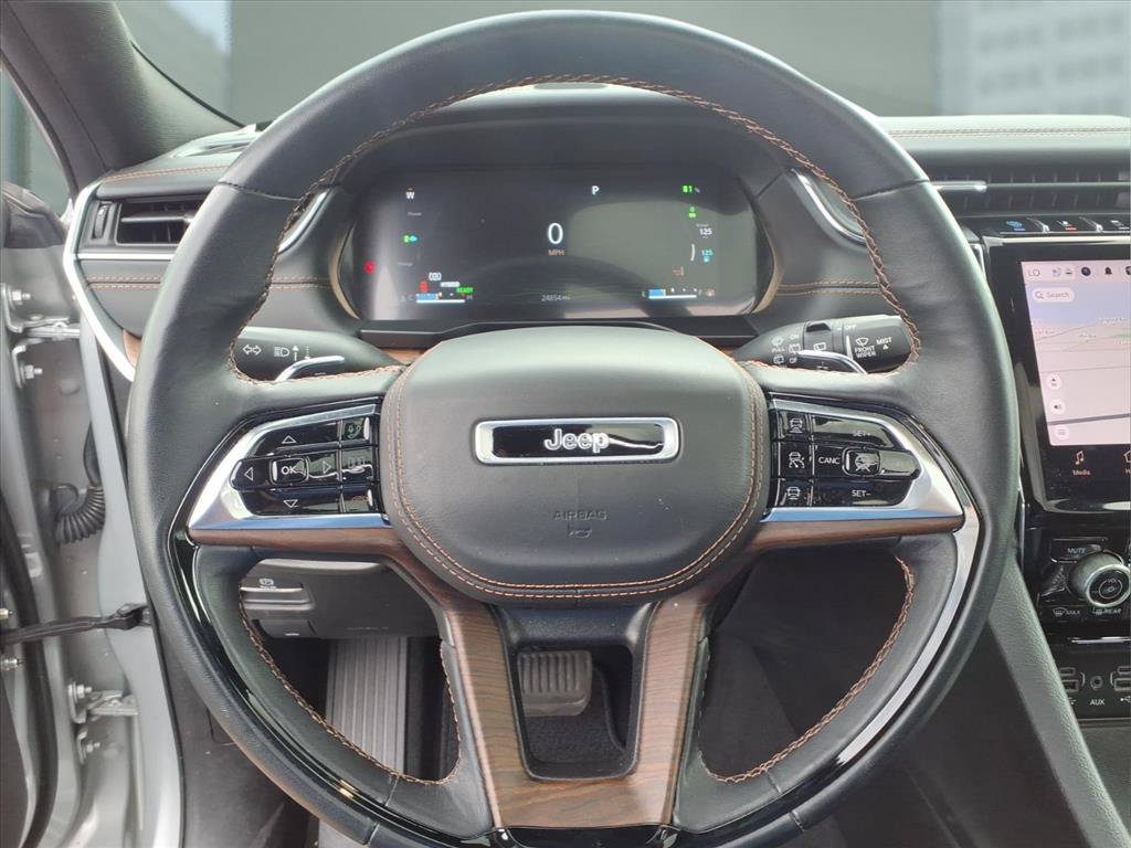 Used 2022 Jeep Grand Cherokee Summit w/ Luxury Tech Group V AWD/4WD image 10