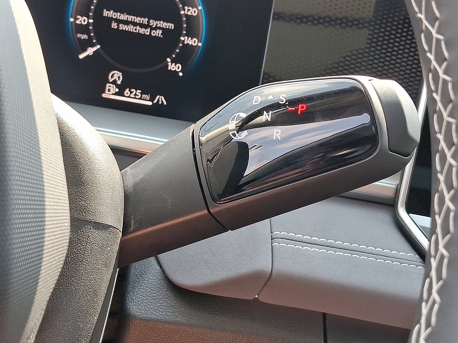 New 2025 Volkswagen Tiguan SE image 8