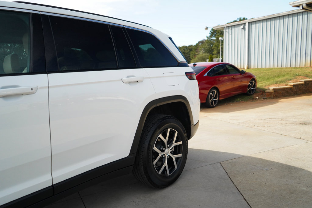 Used 2025 Jeep Grand Cherokee Limited AWD/4WD image 21