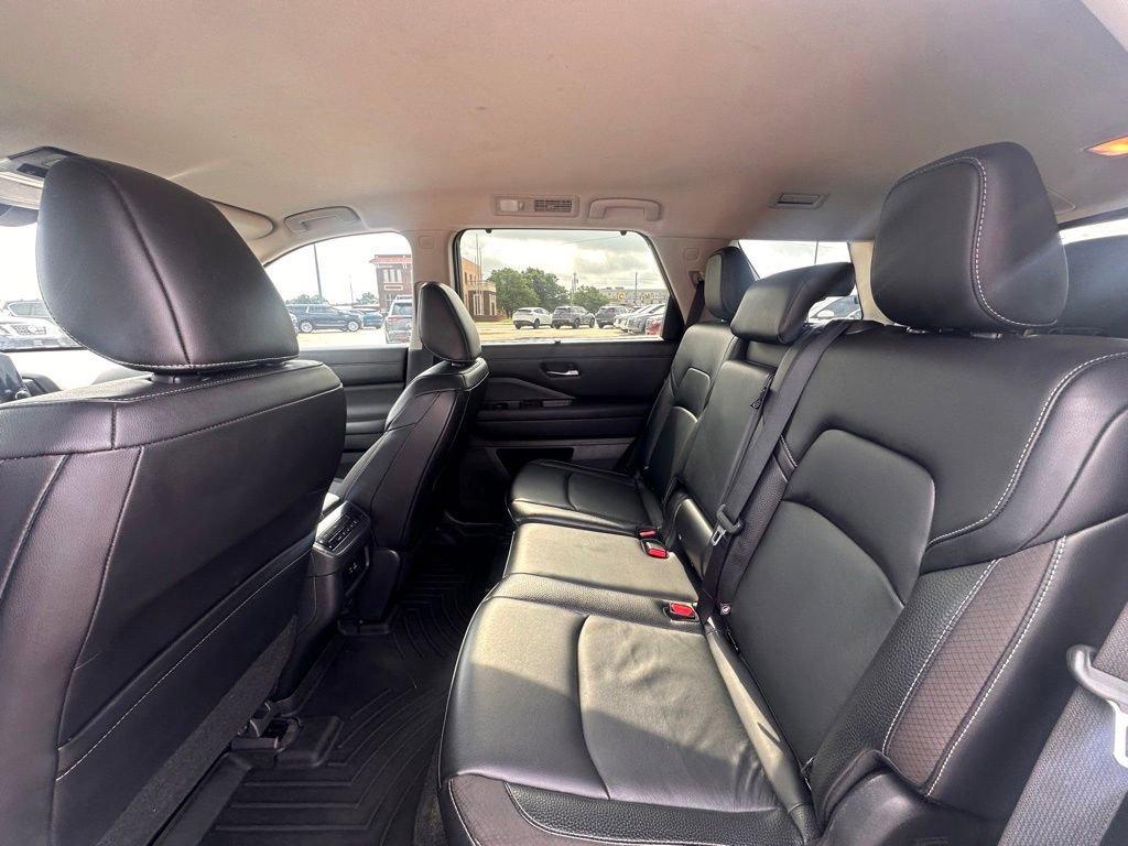 Used 2022 Nissan Pathfinder SL w/ SL Black Package FWD image 16