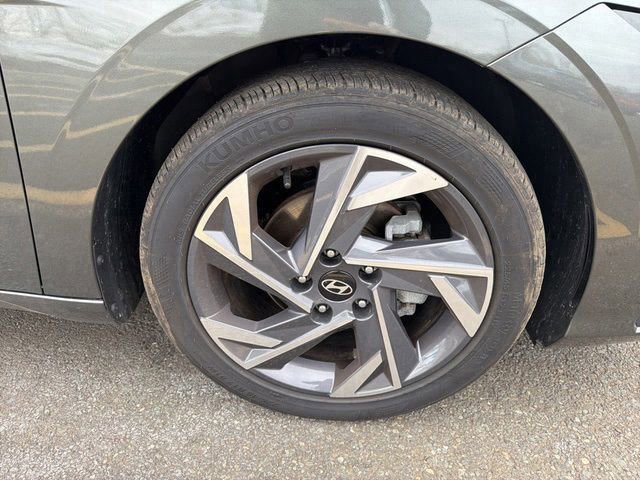 Used 2025 Hyundai Elantra Sport image 8