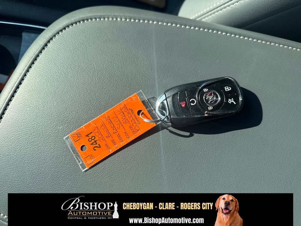 Used 2023 Buick Enclave Essence AWD/4WD image 24