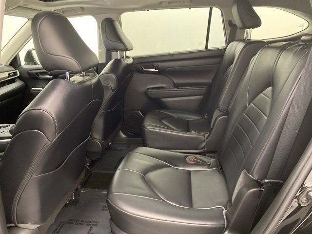 Used 2023 Toyota Highlander XLE image 31