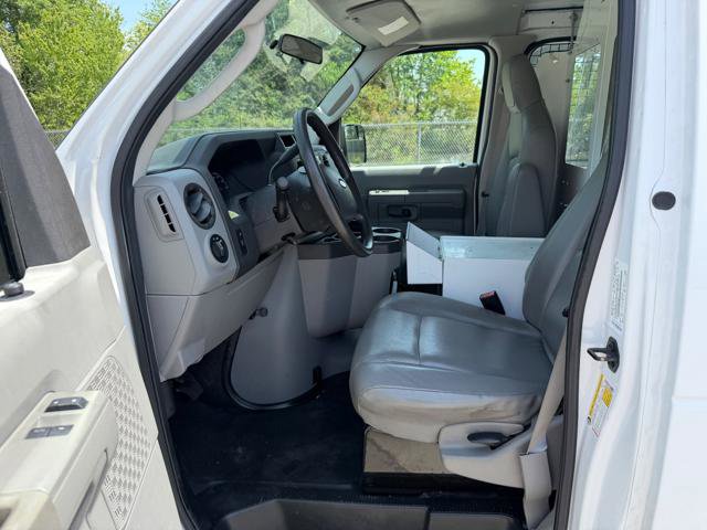 Used 2014 Ford E-250 and Econoline 250 w/ Power Group RWD image 16