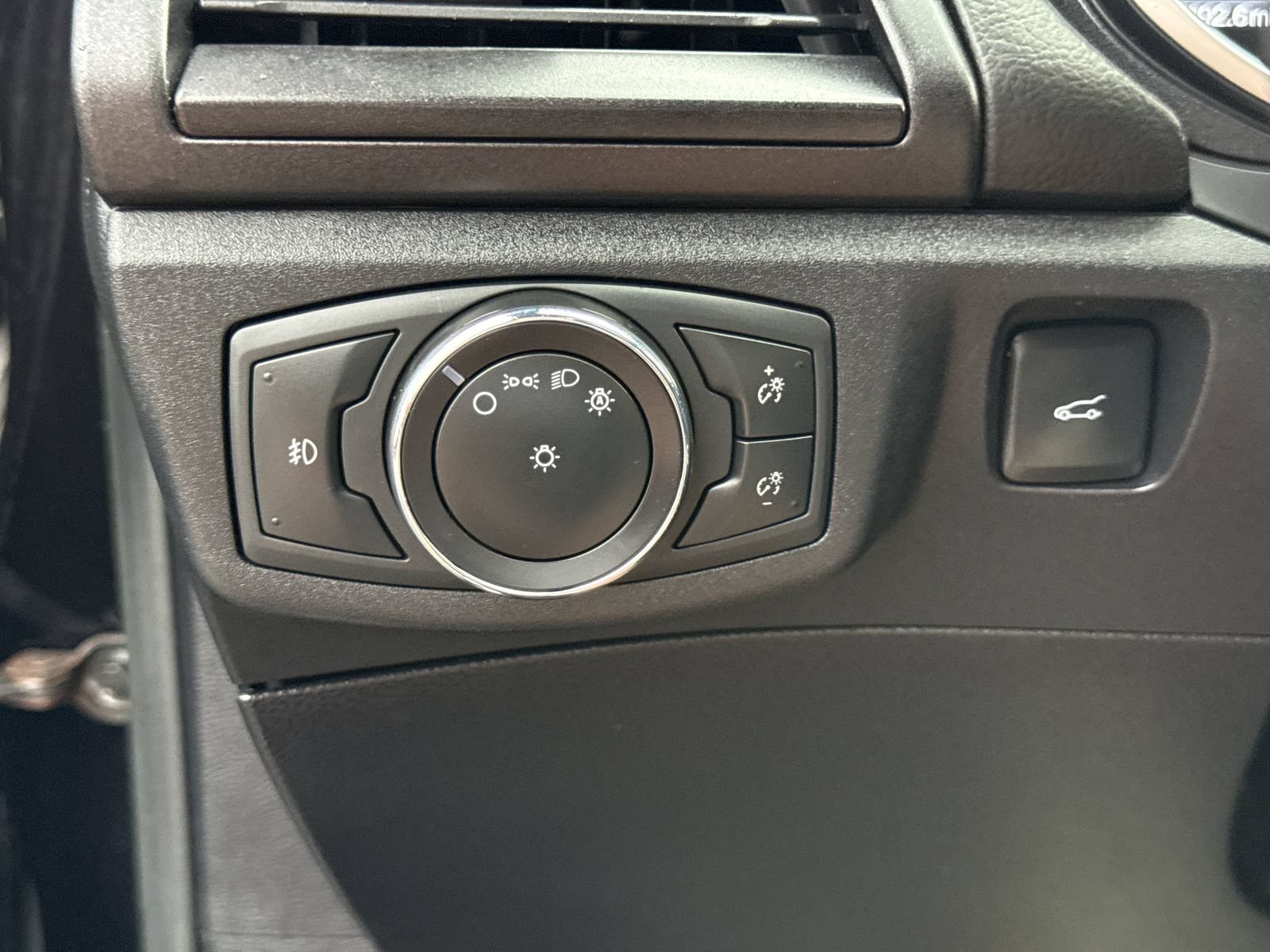 Used 2020 Ford Fusion Energi Titanium FWD image 31