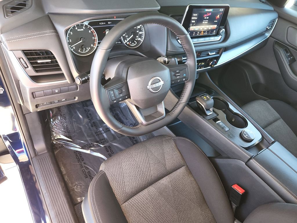 Used 2025 Nissan Rogue SV image 11