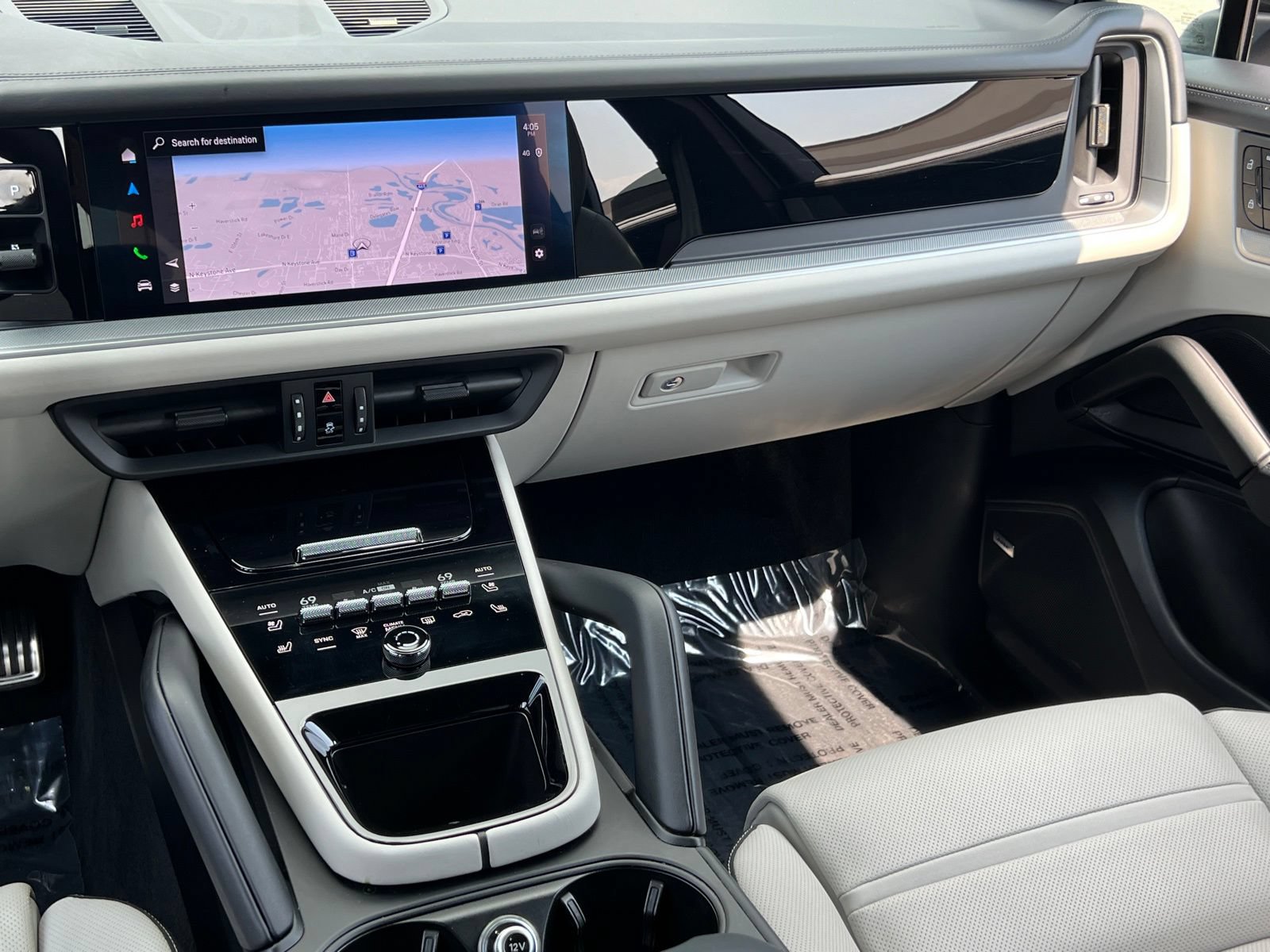 Certified 2025 Porsche Cayenne S AWD/4WD image 23