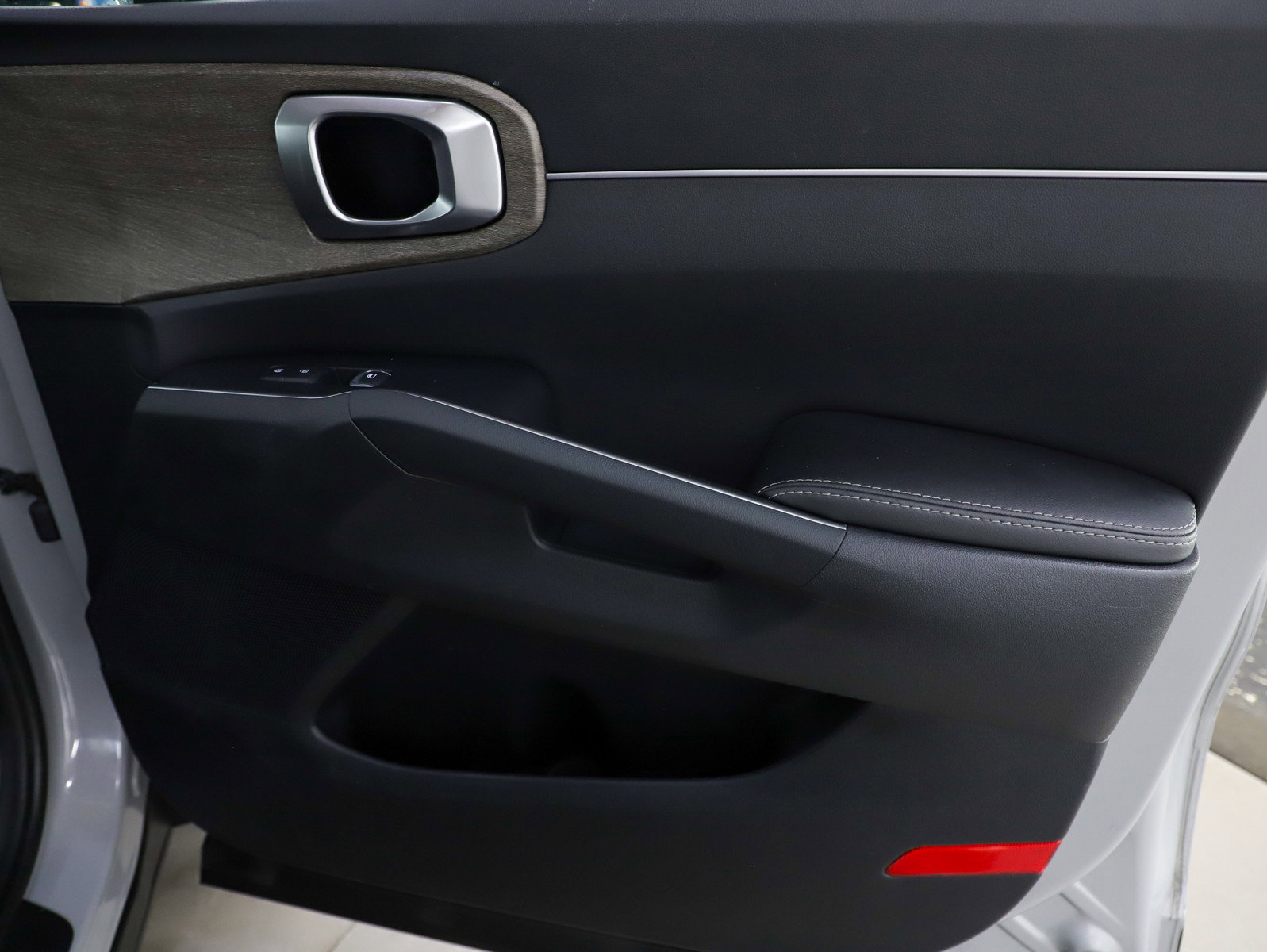 Used 2022 Kia Sorento S w/ Panoramic Sunroof Package image 11