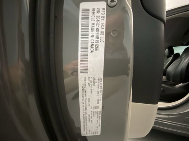 Used 2022 Chrysler Pacifica Touring-L FWD image 27