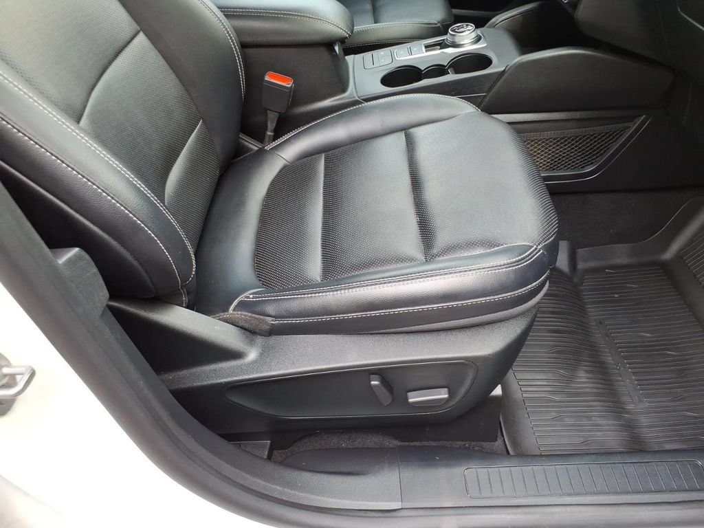 Used 2022 Ford Escape Titanium AWD/4WD image 19