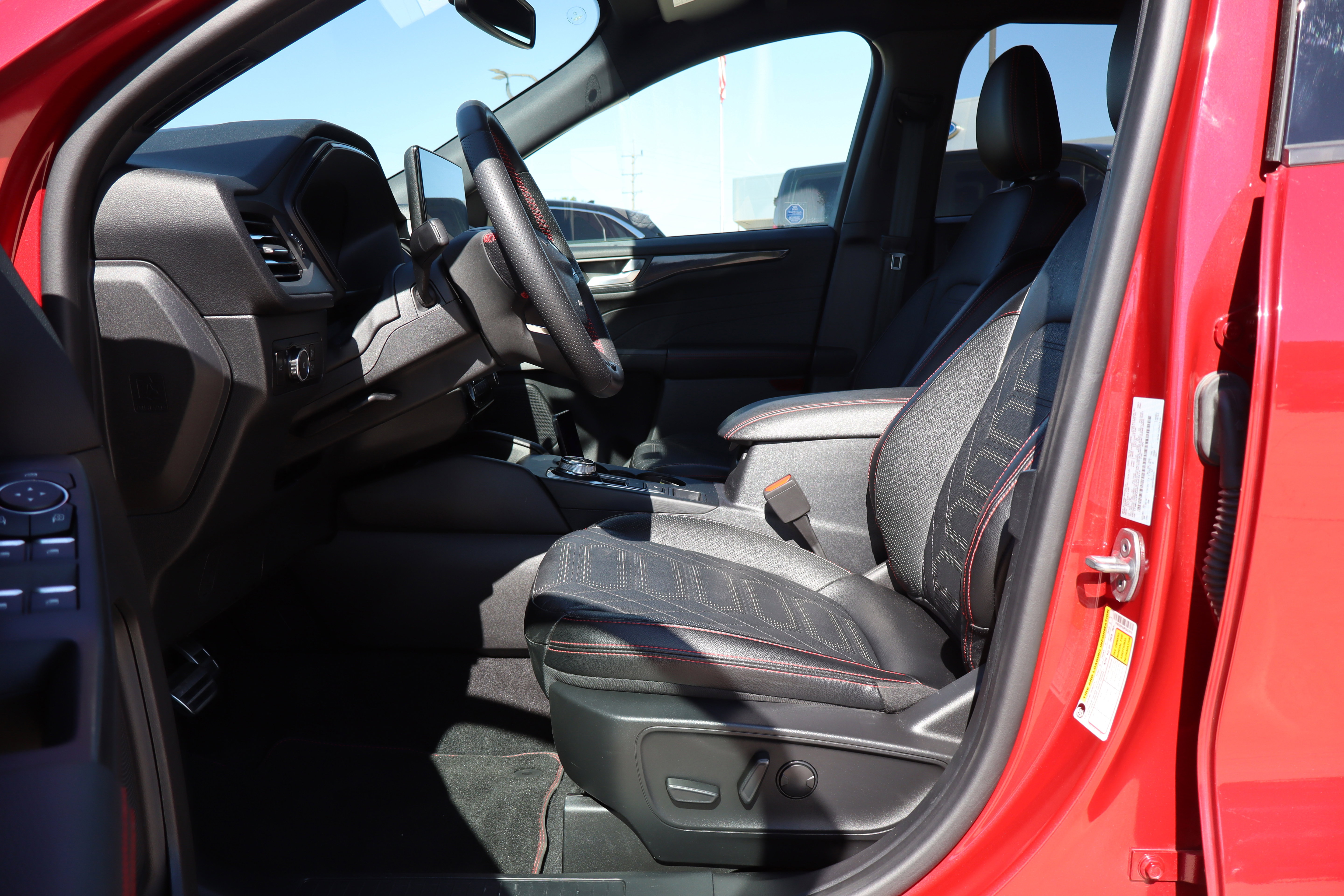 Used 2023 Ford Escape ST-Line Elite w/ Premium Technology Package AWD/4WD image 10