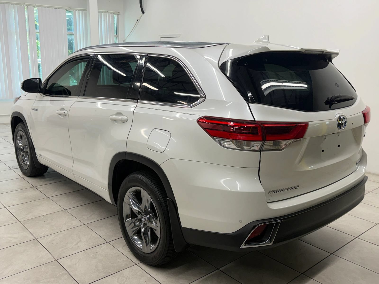 Used 2018 Toyota Highlander Limited Platinum AWD/4WD image 7