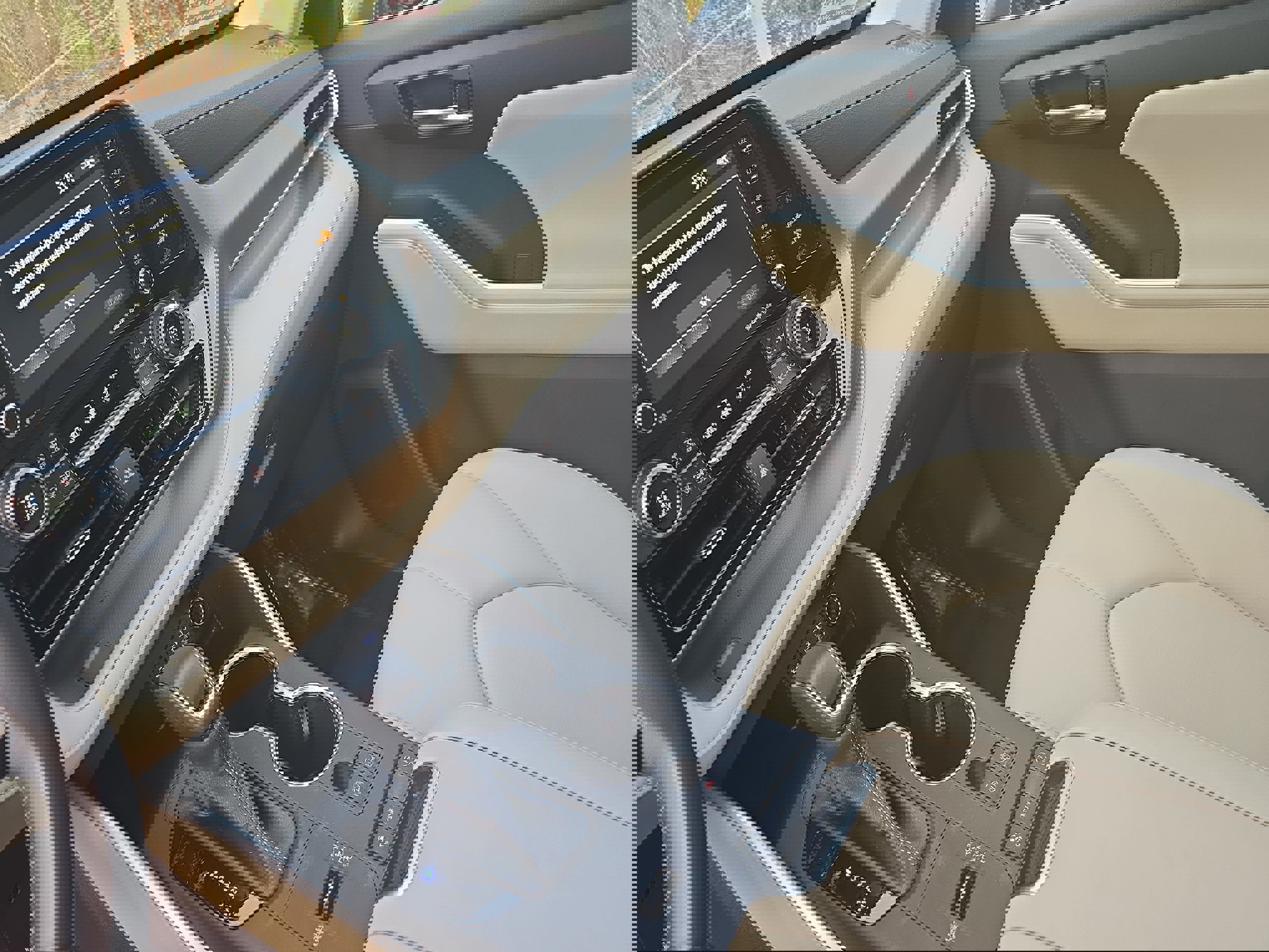 Used 2022 Toyota Highlander XLE image 24