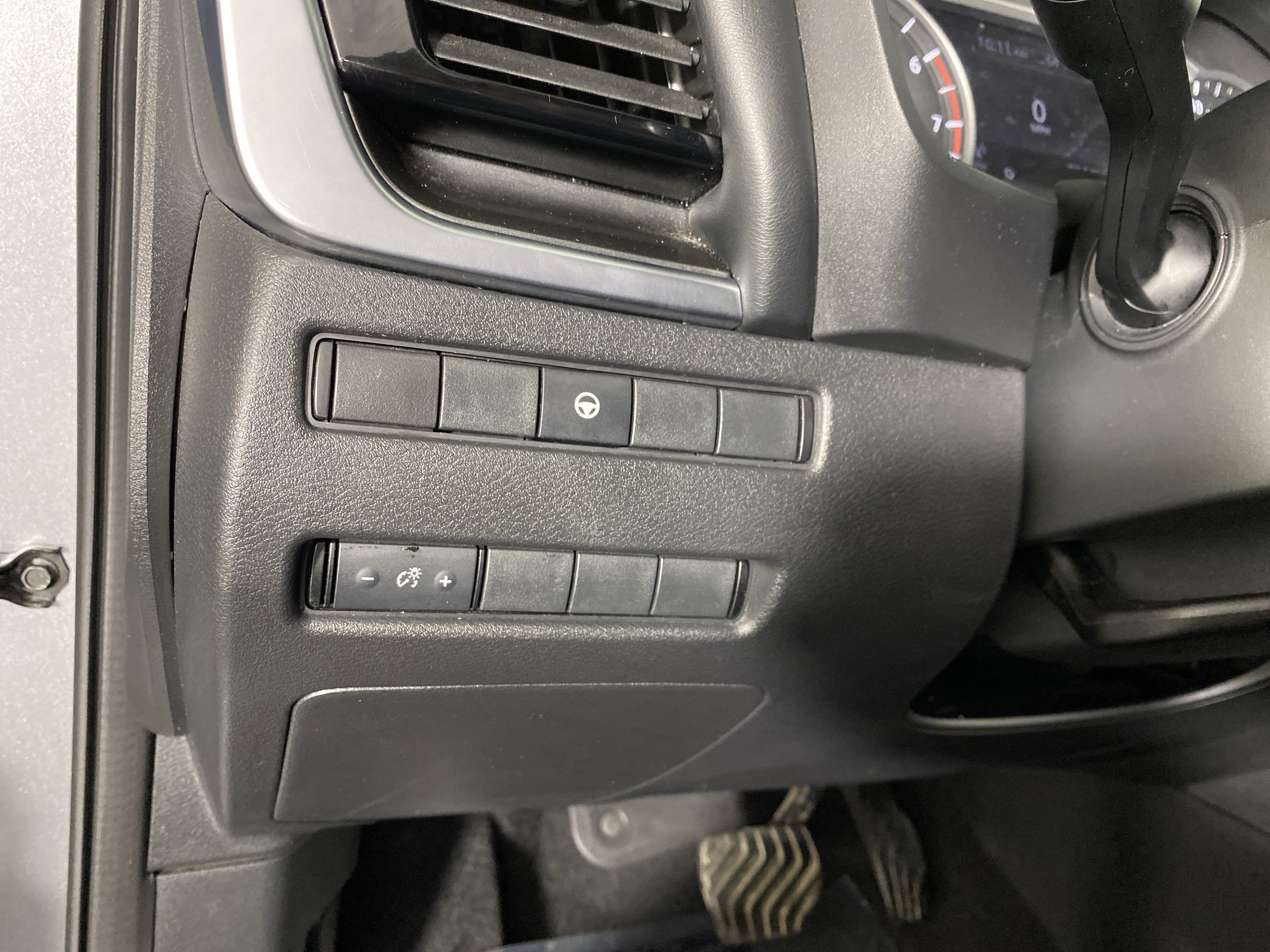 Used 2021 Nissan Rogue SV AWD/4WD image 23