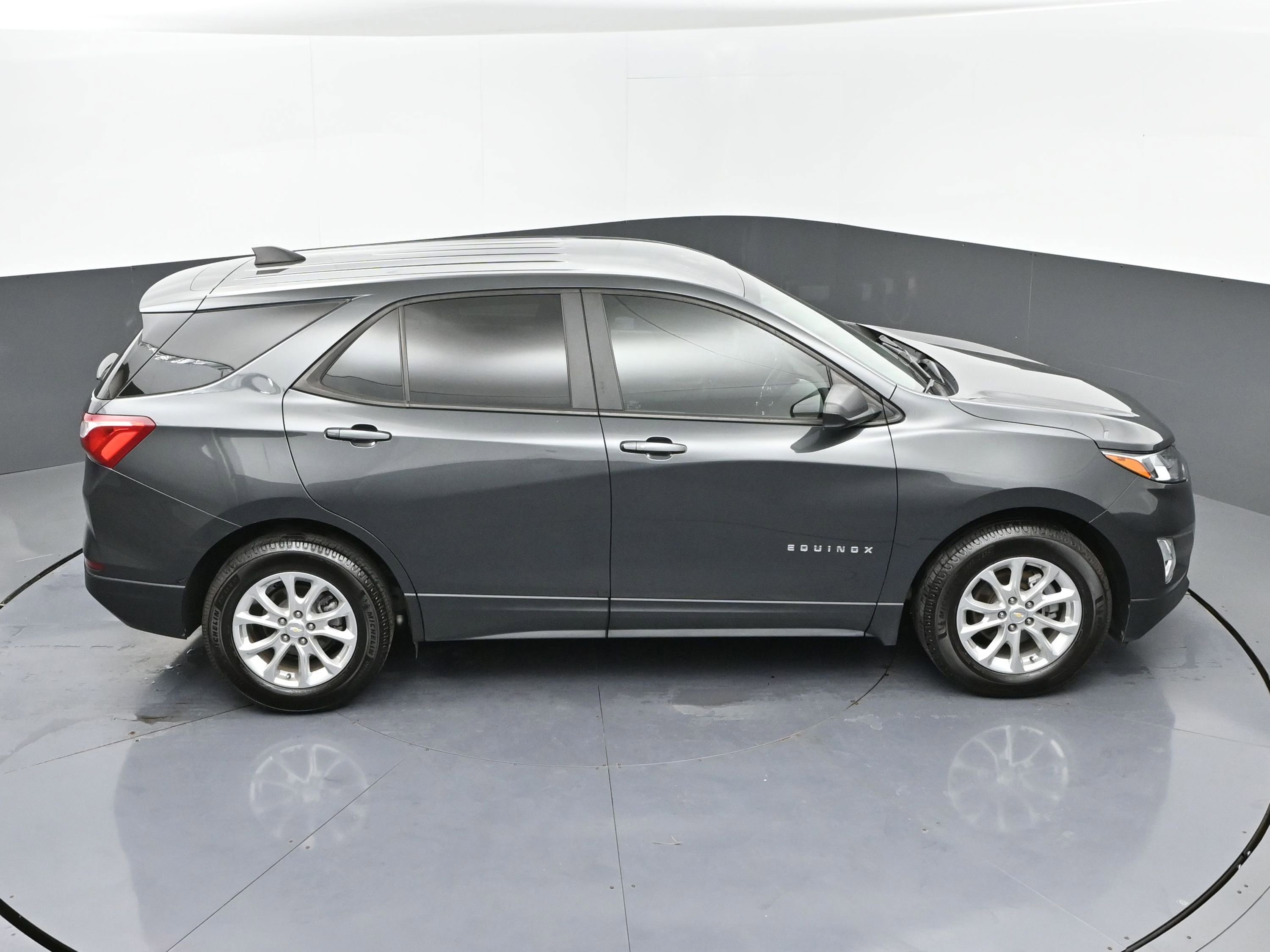 Used 2021 Chevrolet Equinox LS w/ LS Convenience Package image 43