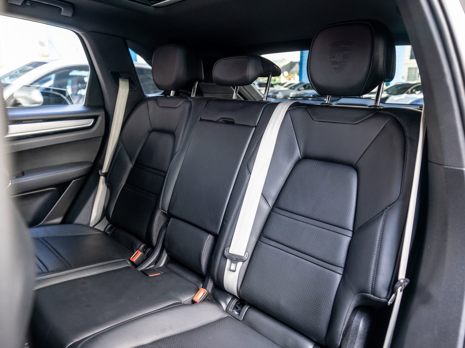 Certified 2023 Porsche Cayenne Platinum Edition image 49