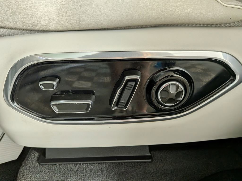 Used 2022 Jeep Grand Cherokee Summit w/ Adv Protech Group IV image 19