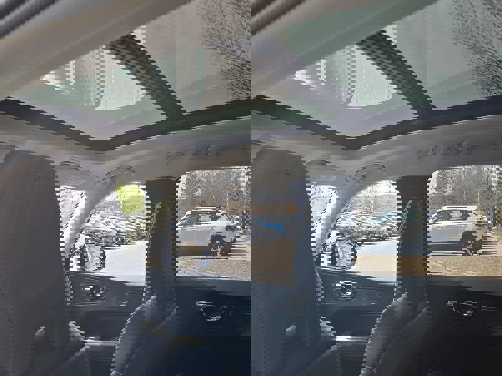 Used 2025 Volvo XC60 B5 Plus image 21