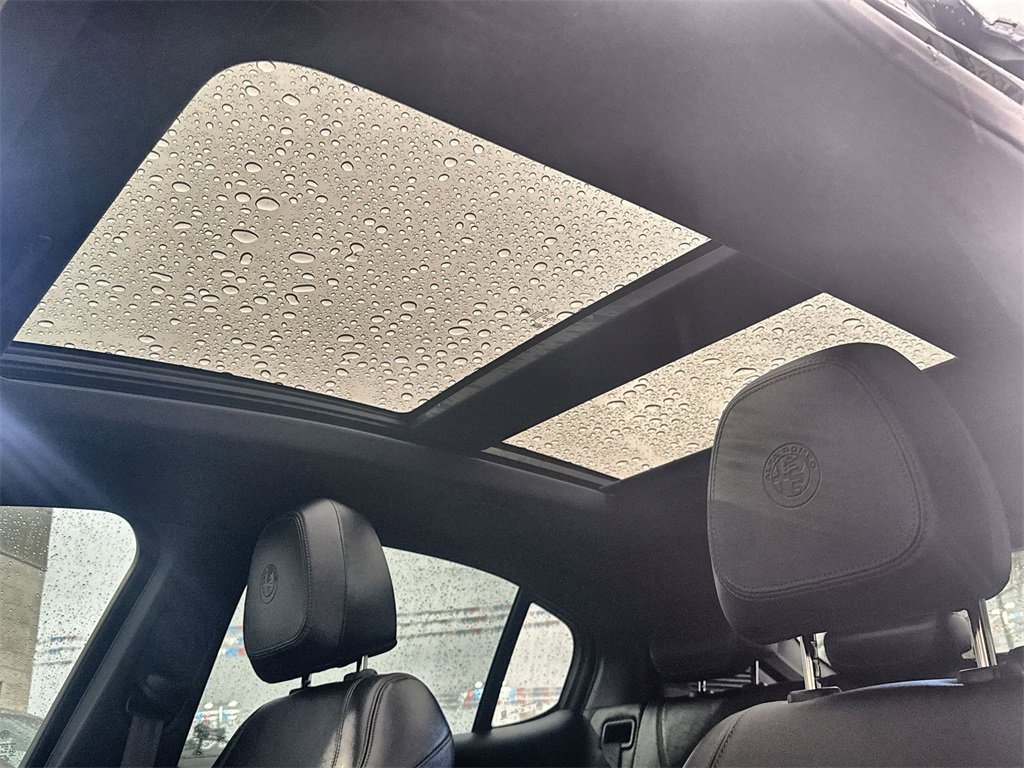 Used 2023 Alfa Romeo Stelvio Veloce image 16