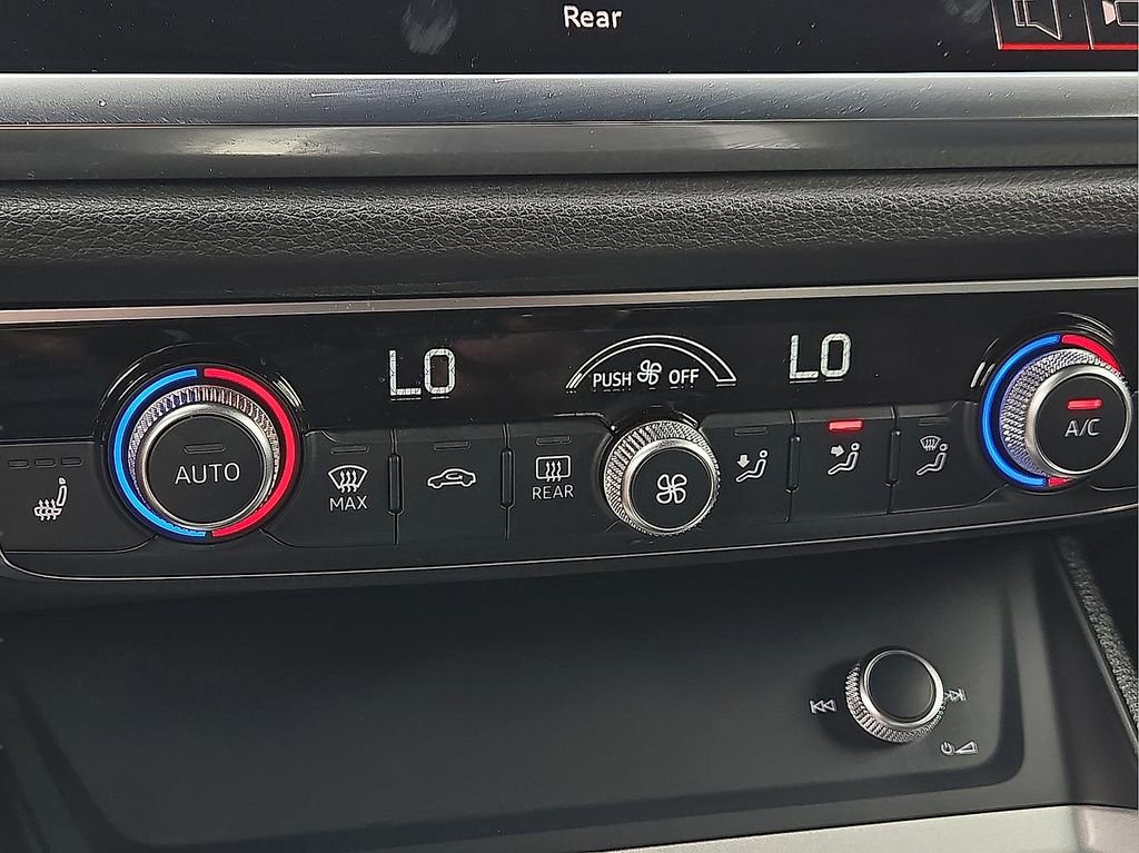 Used 2025 Audi Q3 2.0T Premium image 15