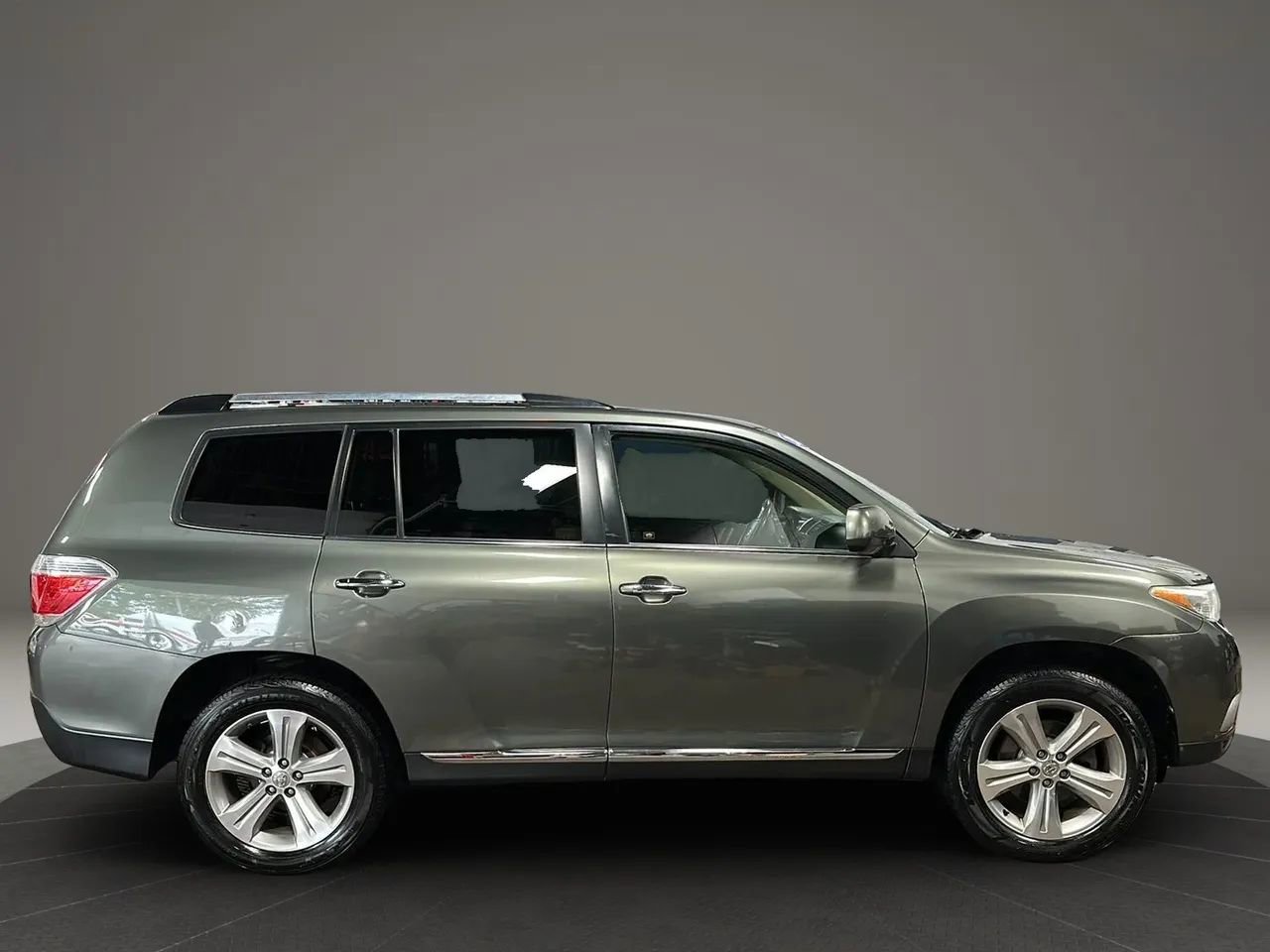 Used 2013 Toyota Highlander Limited image 6