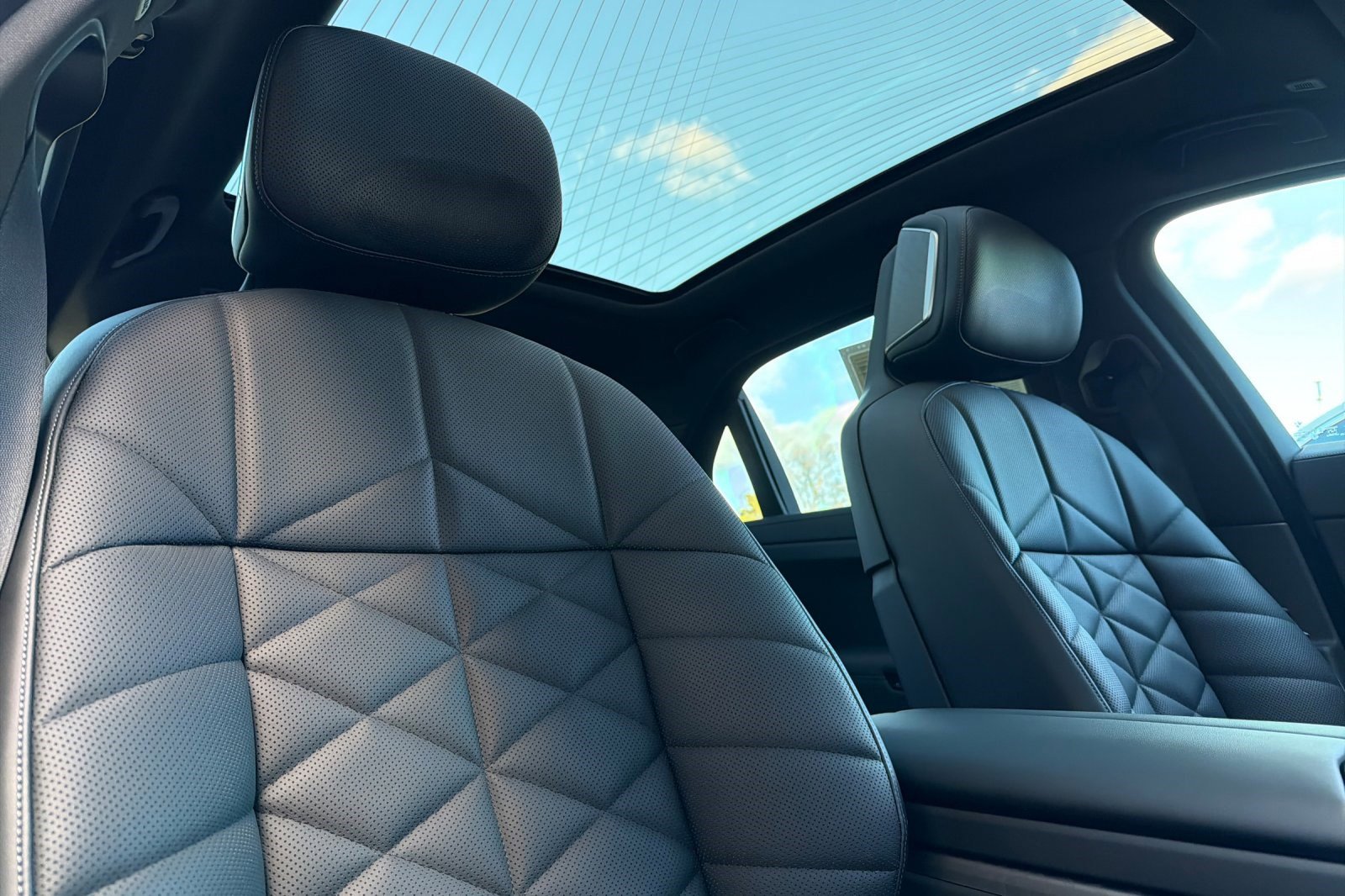 Certified 2023 BMW 740i image 20