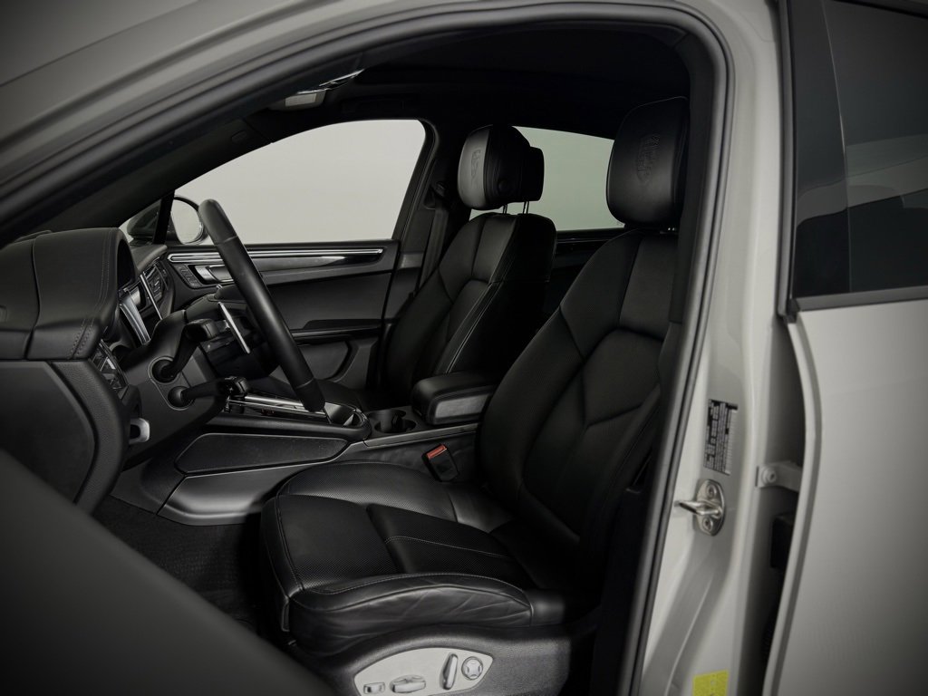 Used 2025 Porsche Macan Turbo image 5