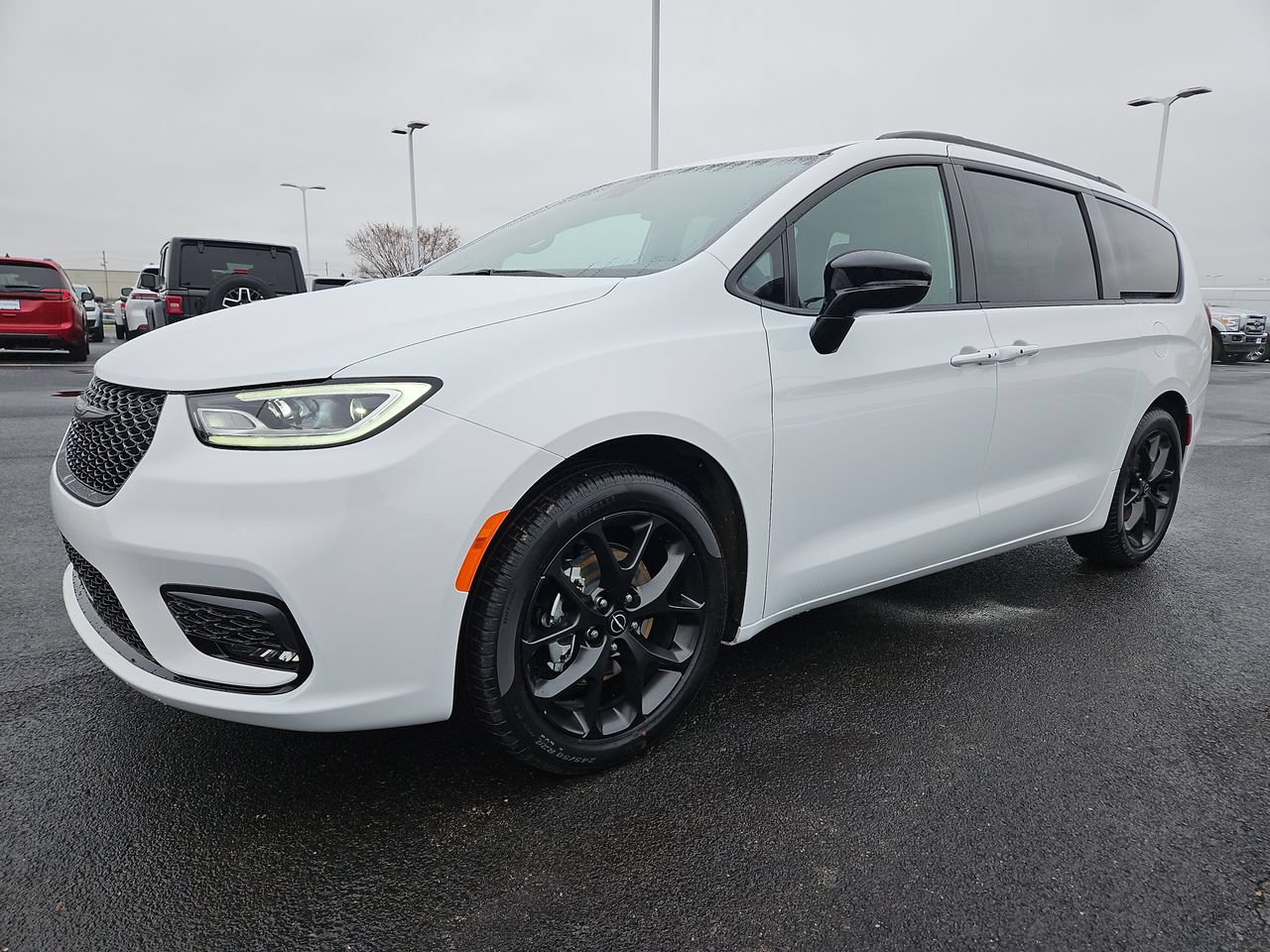 New 2026 Chrysler Pacifica Select w/ S Appearance Package FWD image 3