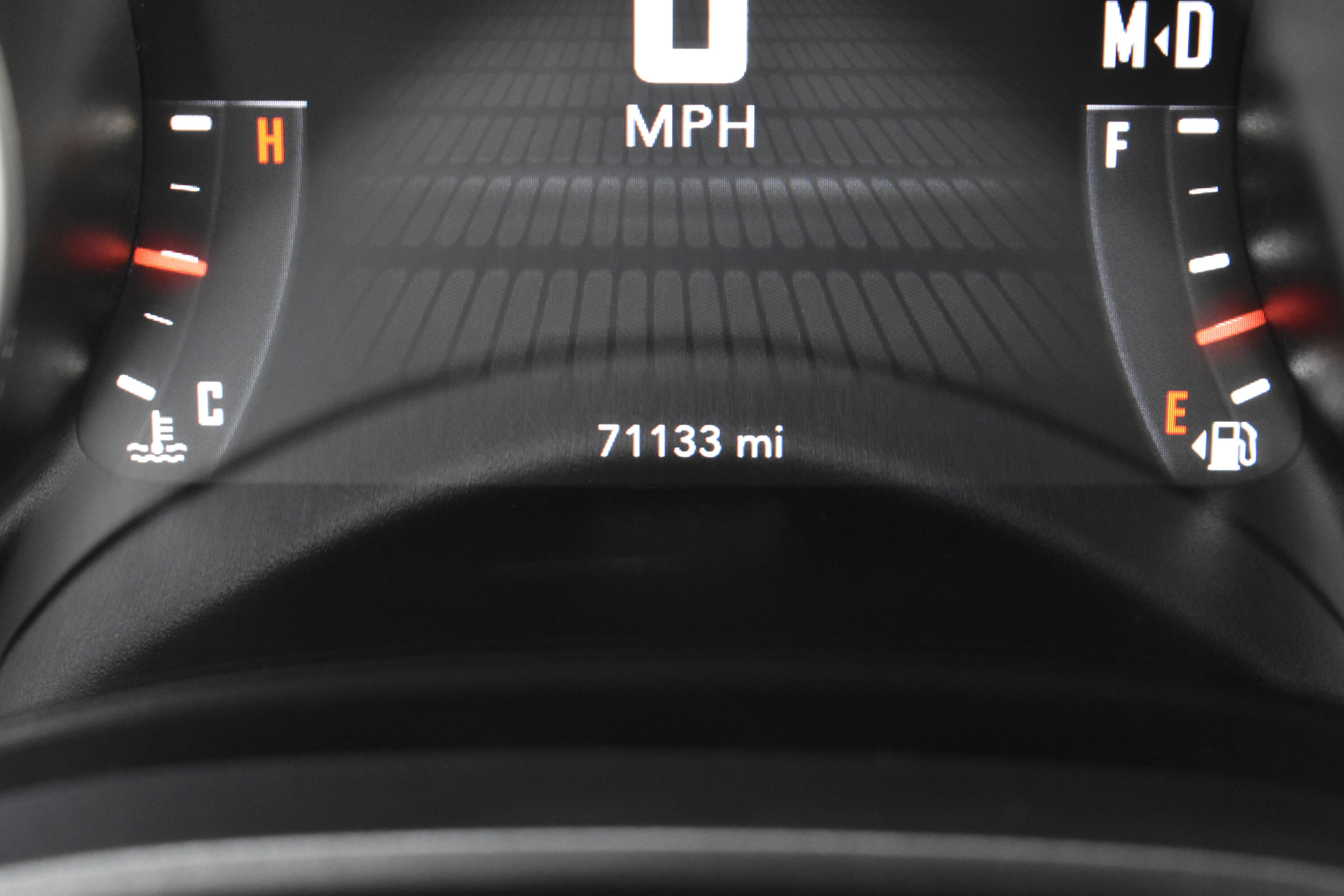 Used 2015 Dodge Challenger SXT image 25