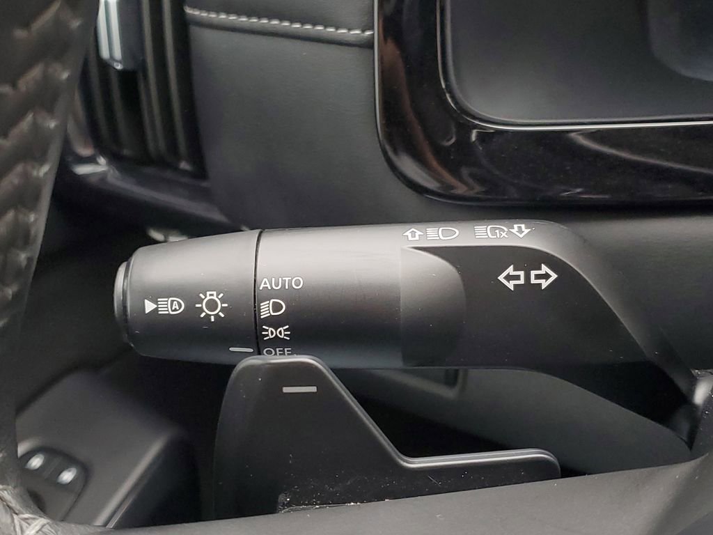 Used 2024 Nissan Pathfinder SV image 16