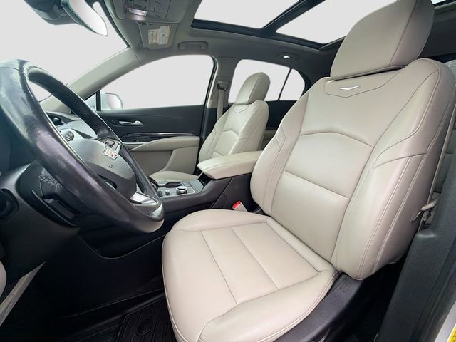 Used 2020 Cadillac XT4 Luxury w/ Cold Weather Package image 11