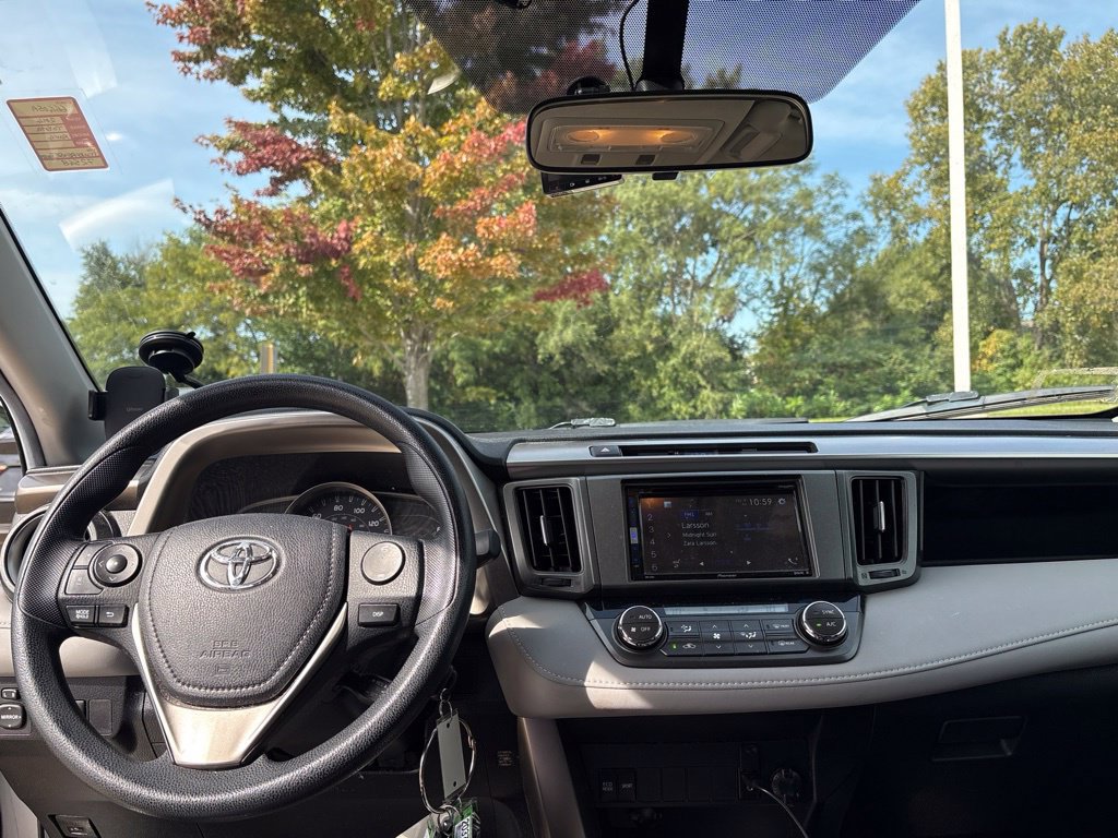 Used 2014 Toyota RAV4 XLE AWD/4WD image 21