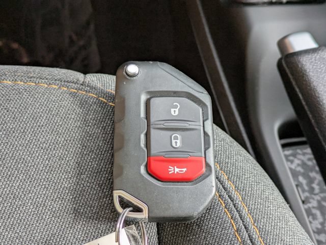 Used 2025 Jeep Gladiator Sport AWD/4WD image 23