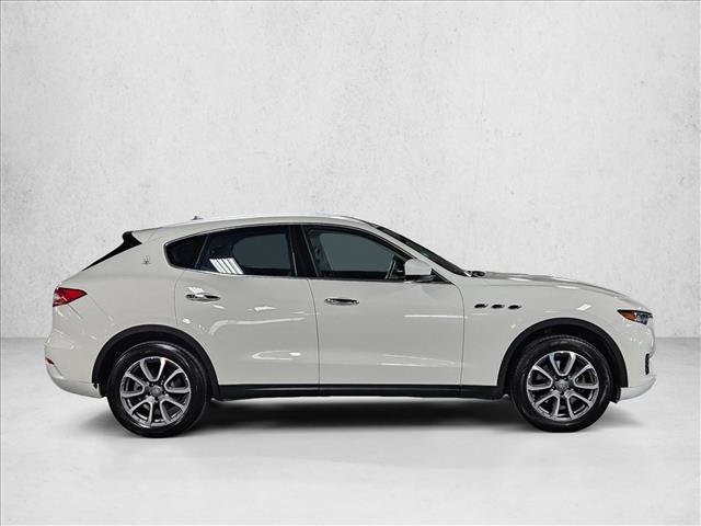 Used 2017 Maserati Levante AWD/4WD image 4