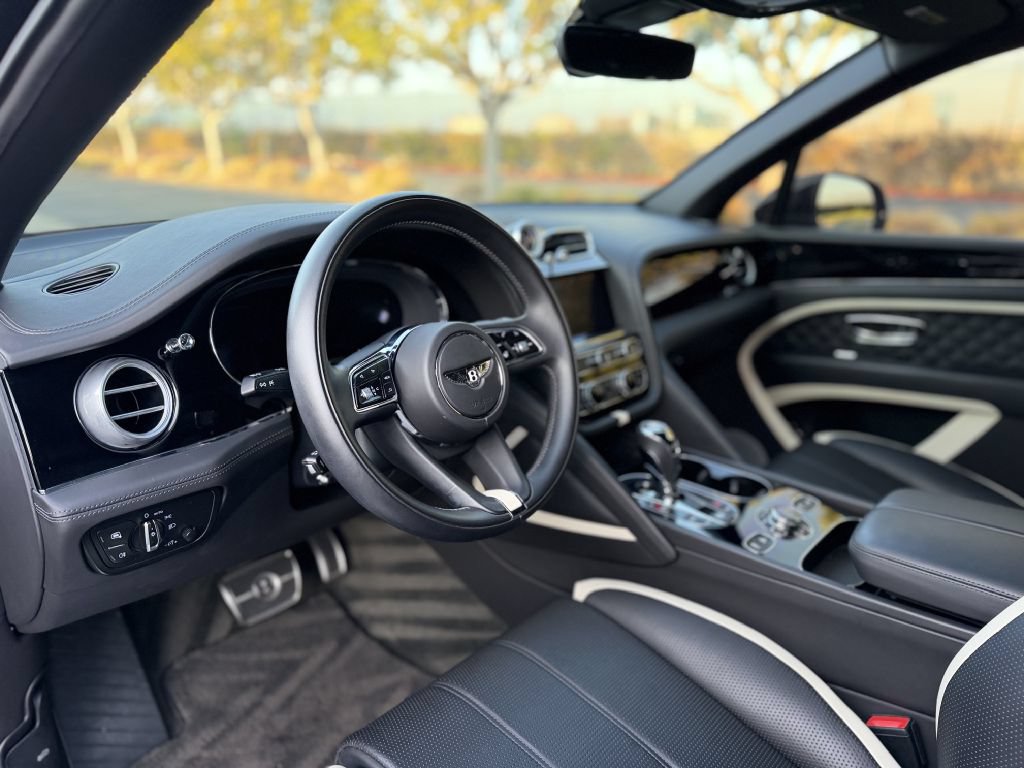 Used 2021 Bentley Bentayga Speed AWD/4WD image 18