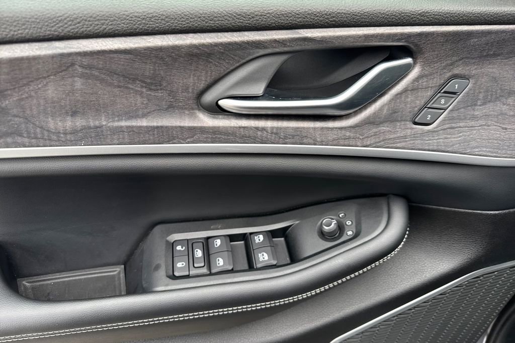 Used 2023 Jeep Grand Cherokee L Limited RWD image 14