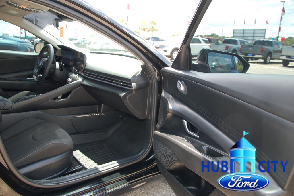 Used 2024 Hyundai Elantra SEL FWD image 17